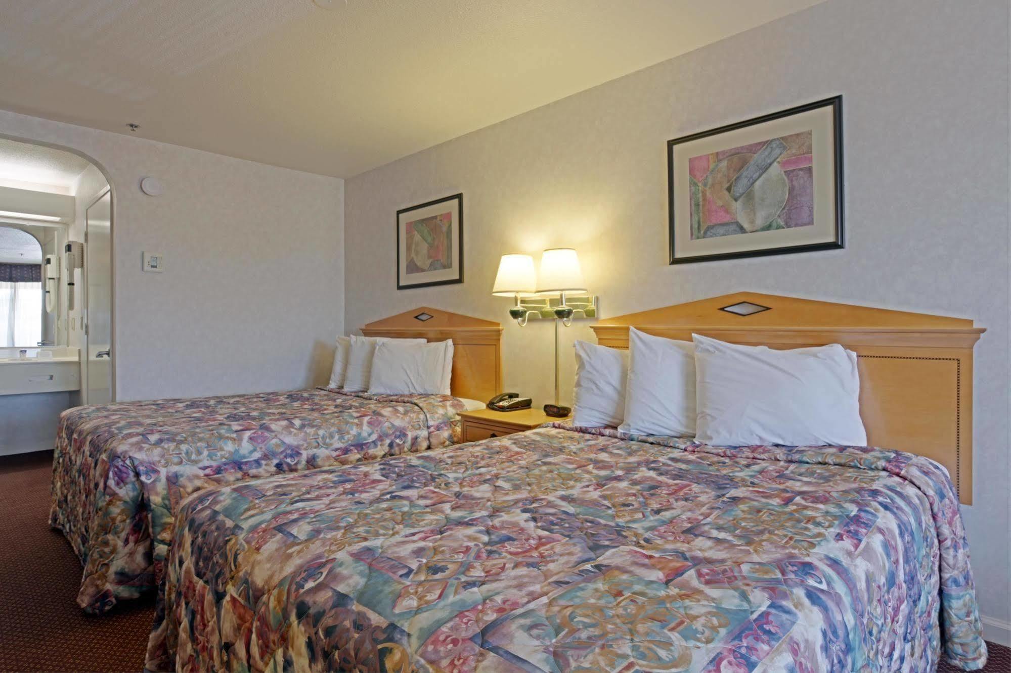 Hotel Baymont By Wyndham 2*